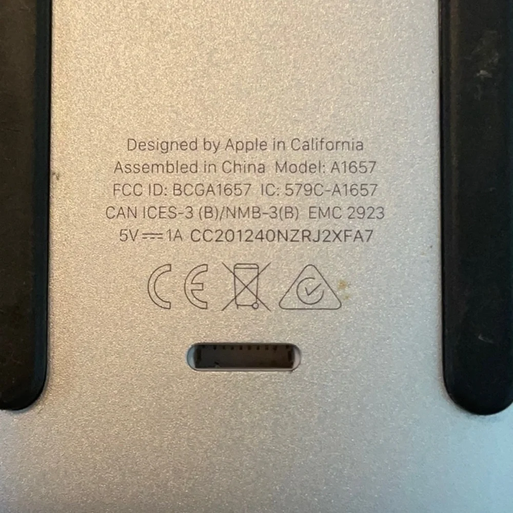 Apple Magic Mouse 2 Wireless Model A1657 & Charging Cable